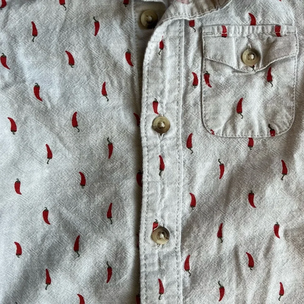 Old Navy Toddler Boy Short Sleeve Button Down Shirt Hot Peppers 2T Gray & Red
